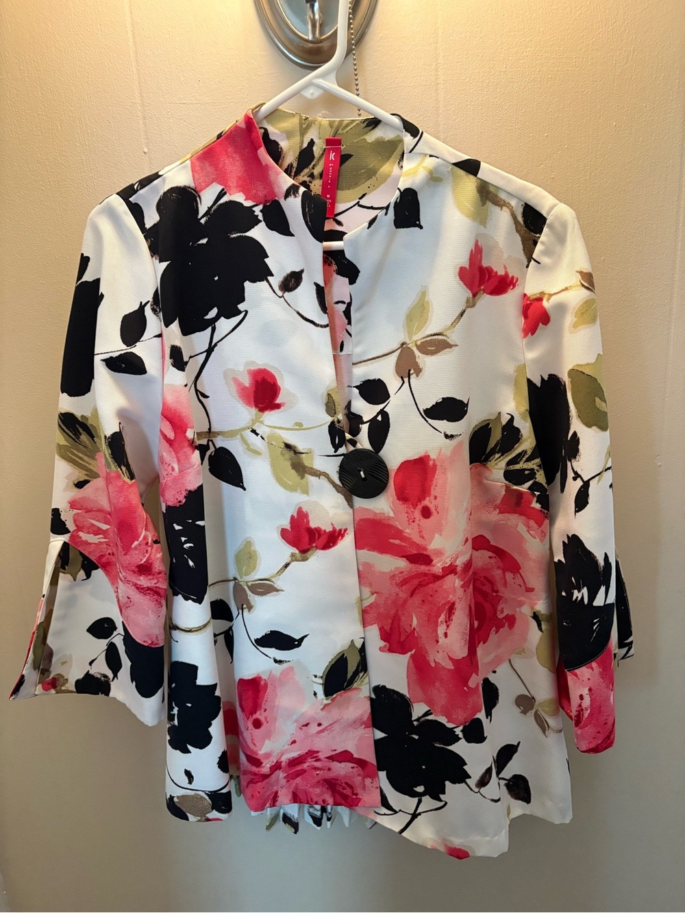 ELEGANT Floral Button-Front Women’s Top - White with Pink & Black